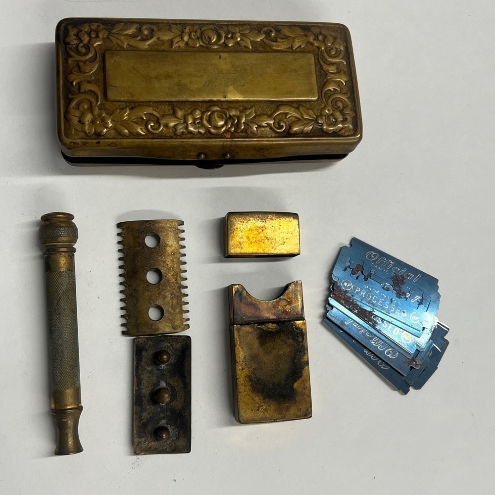 Vintage Gillette "Old Type" Pocket Edition Razor Set likely from 1900s to 1930s